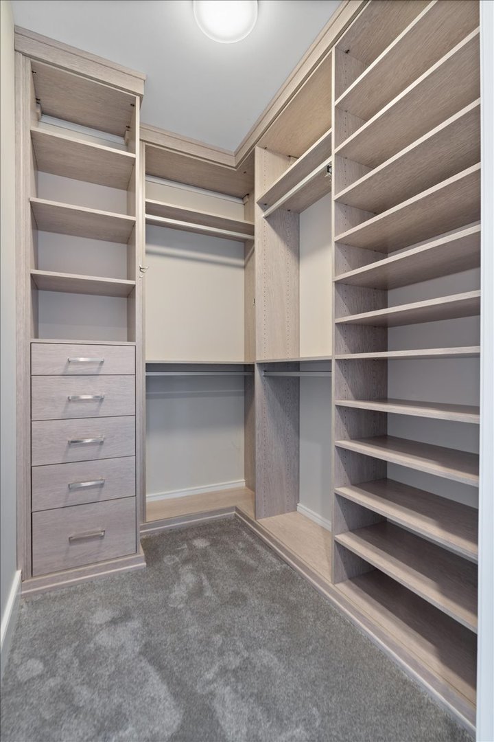 1550 N Clark Street Unit: 604