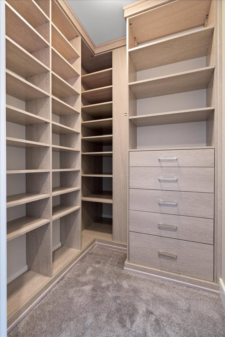 1550 N Clark Street Unit: 604