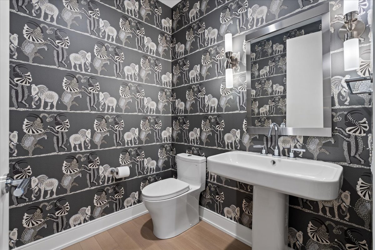 1550 N Clark Street Unit: 604