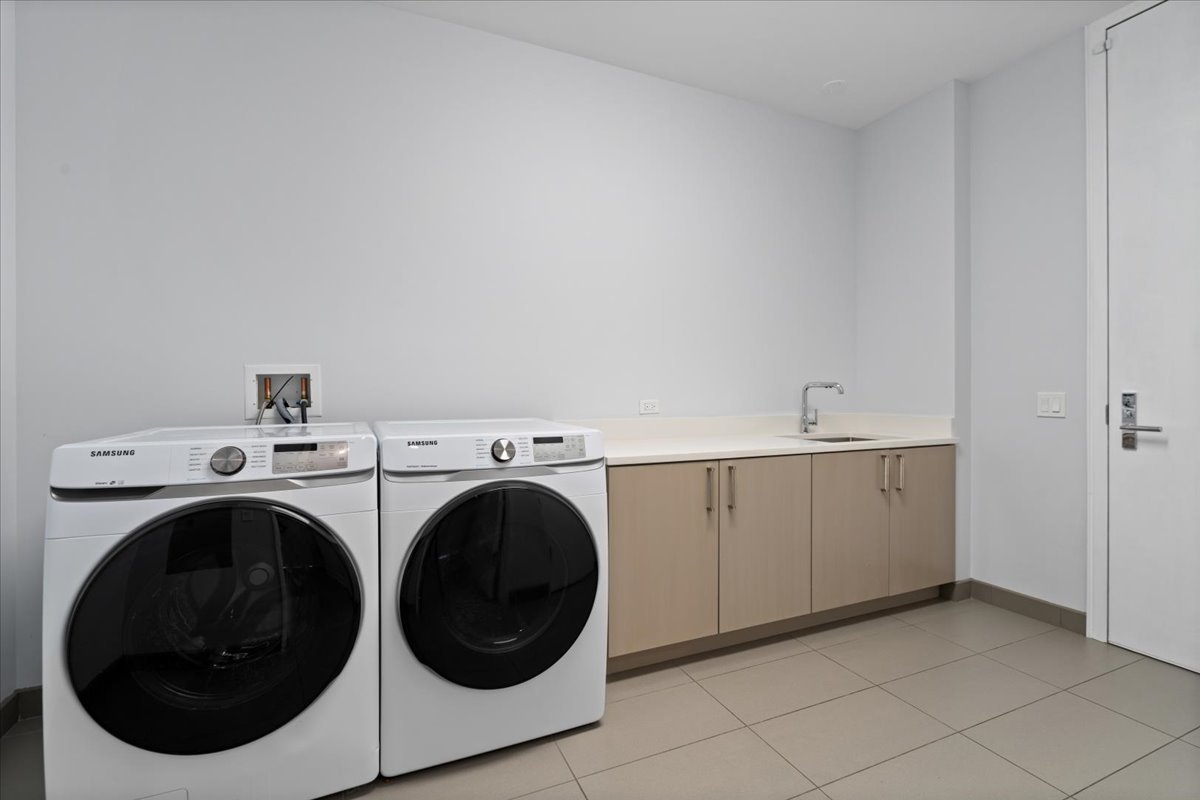 1550 N Clark Street Unit: 604