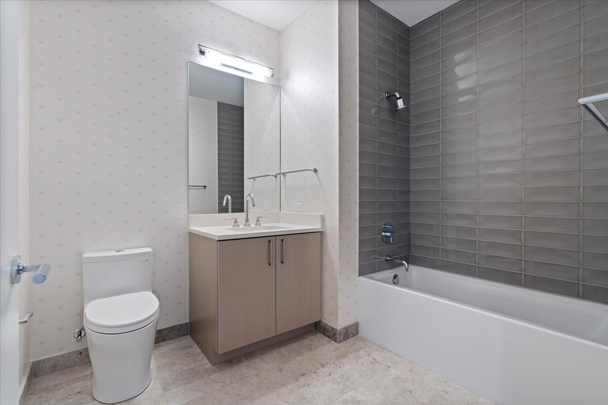 1550 N Clark Street Unit: 604