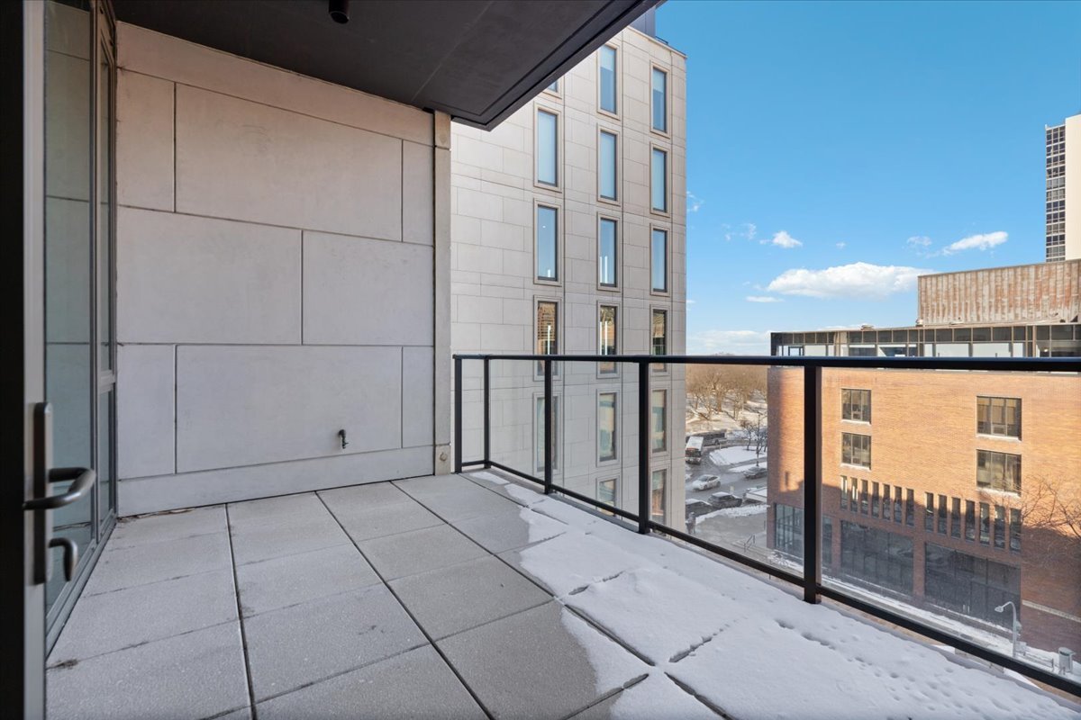 1550 N Clark Street Unit: 604