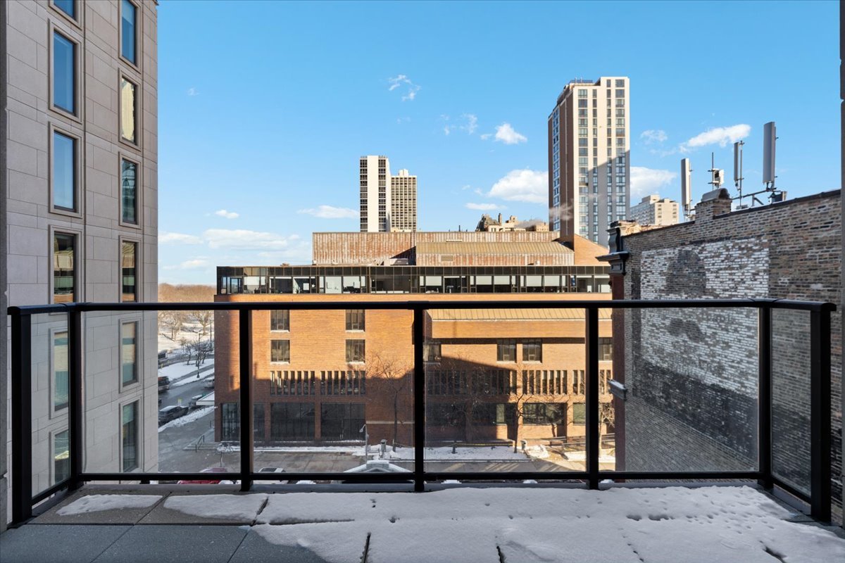 1550 N Clark Street Unit: 604