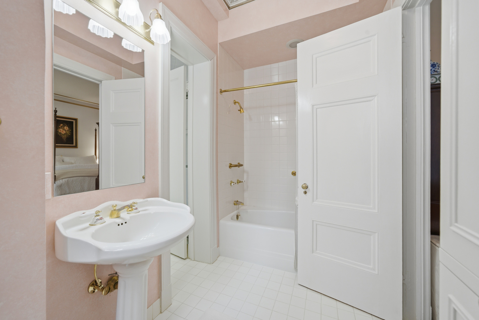 232 E Walton Place Unit: 3E