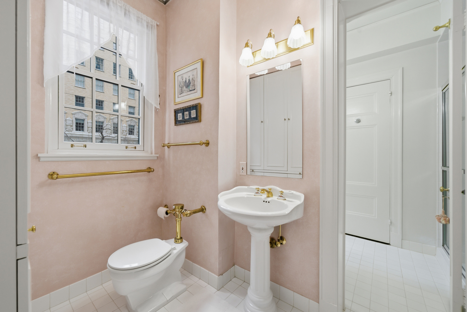 232 E Walton Place Unit: 3E