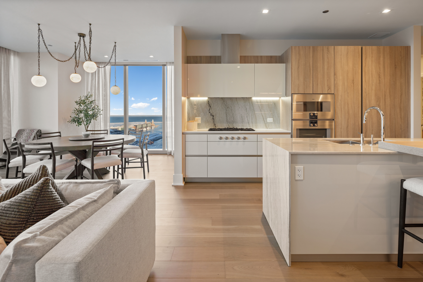 363 E Wacker Drive Unit: 1906