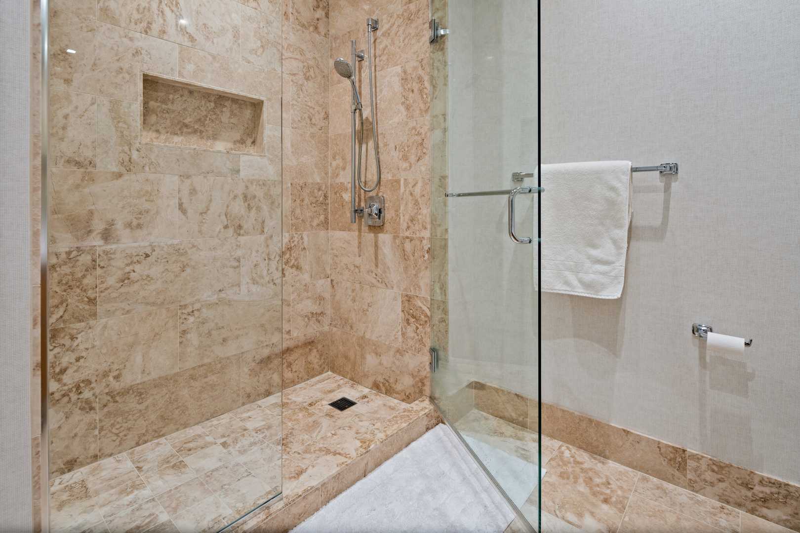 363 E Wacker Drive Unit: 1906