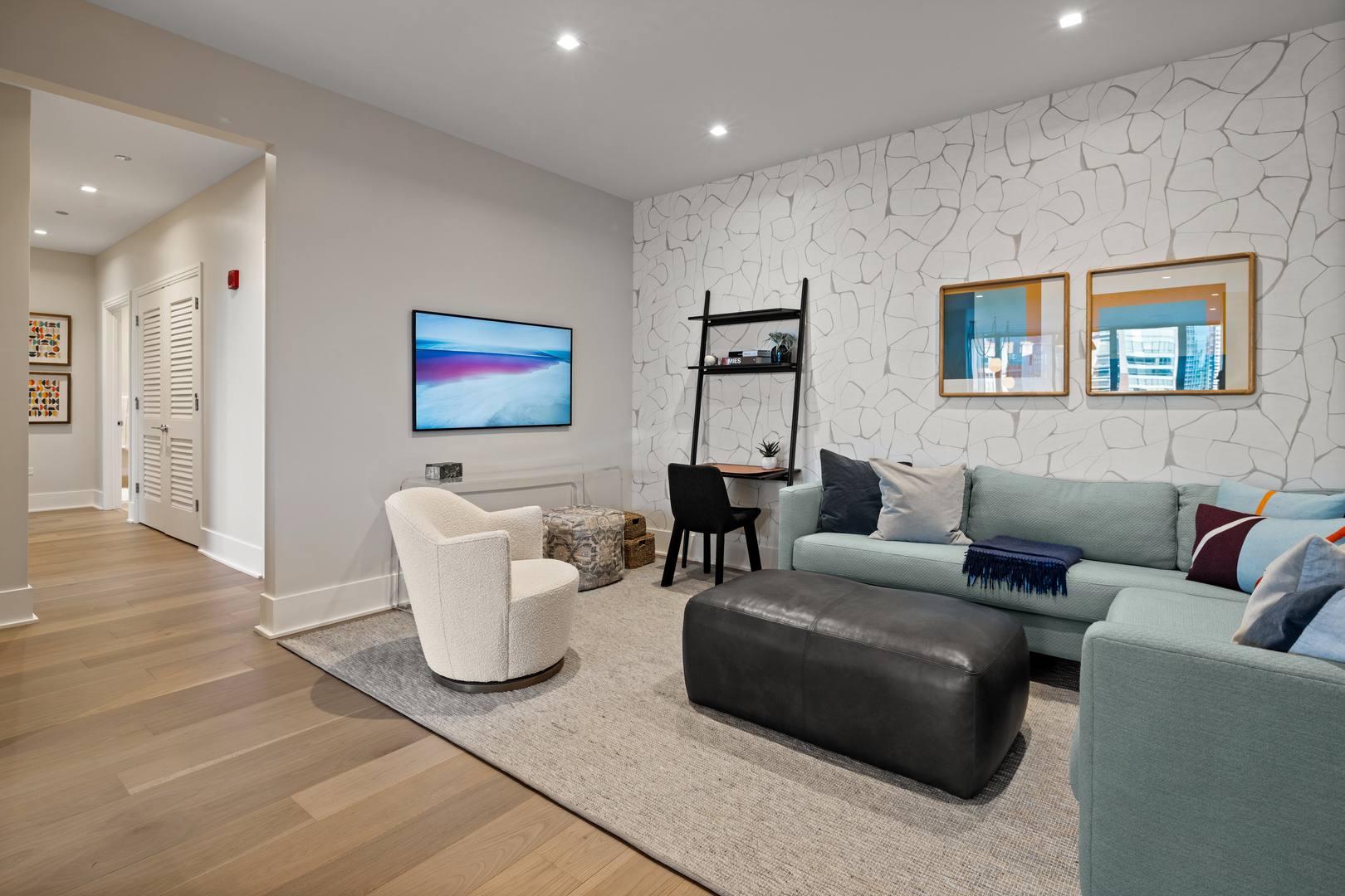 363 E Wacker Drive Unit: 1906