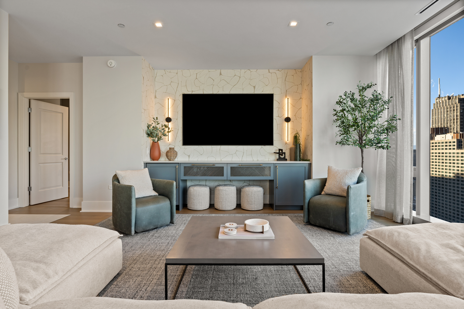 363 E Wacker Drive Unit: 1906