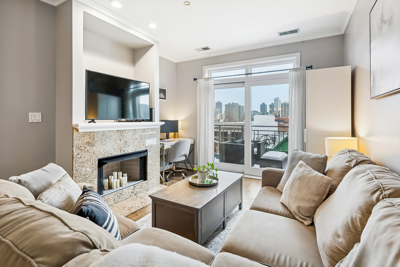 2700 N Halsted Street Unit: PH8