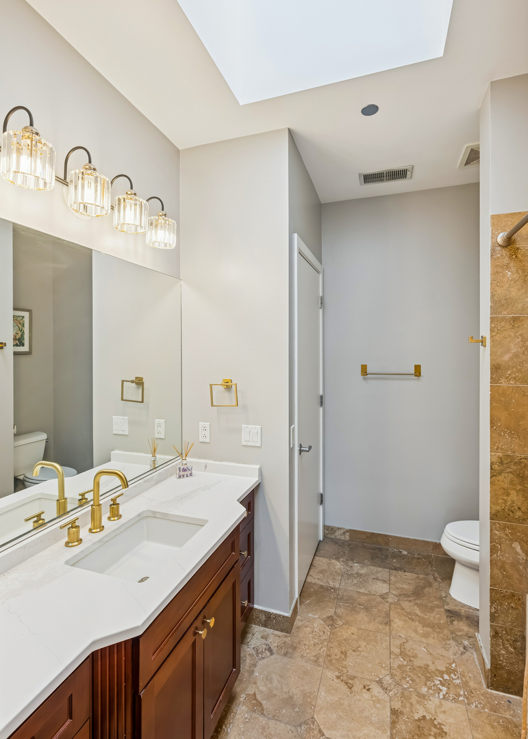 2700 N Halsted Street Unit: PH8