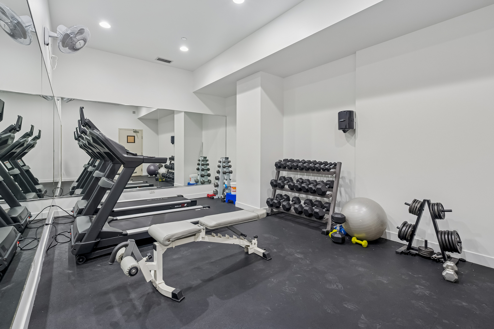 2700 N Halsted Street Unit: PH8