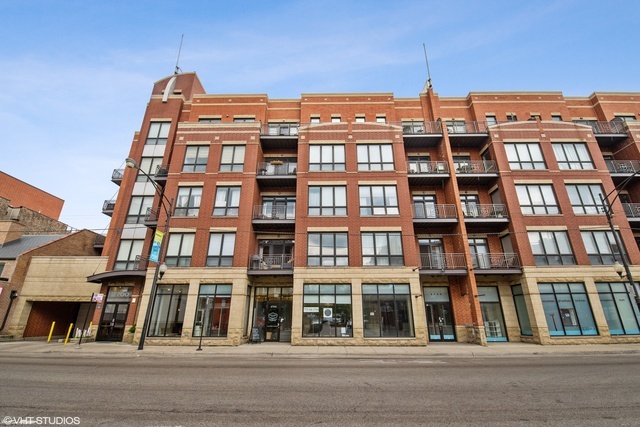 2700 N Halsted Street Unit: PH8