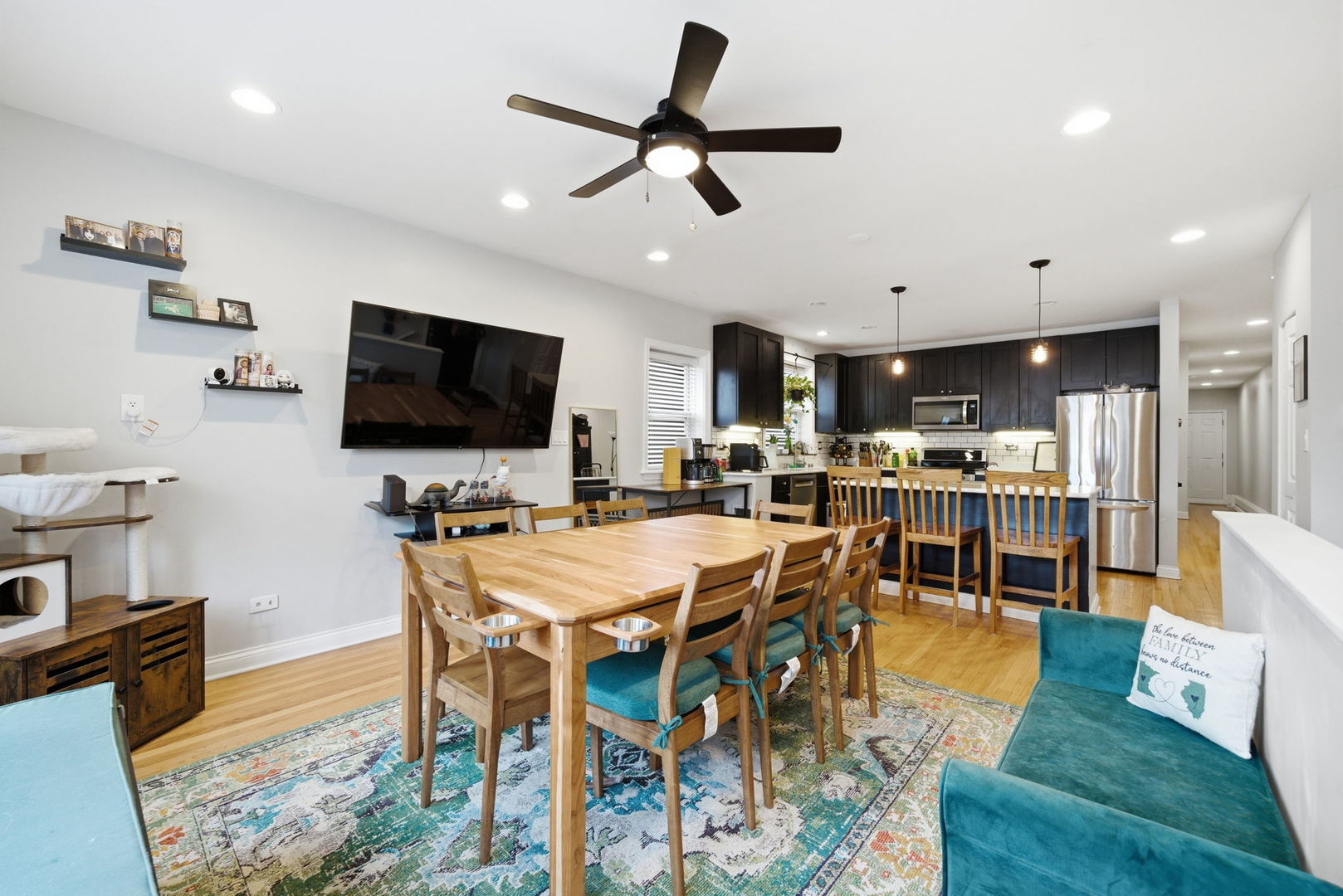 2342 W Rosemont Avenue Unit: 1