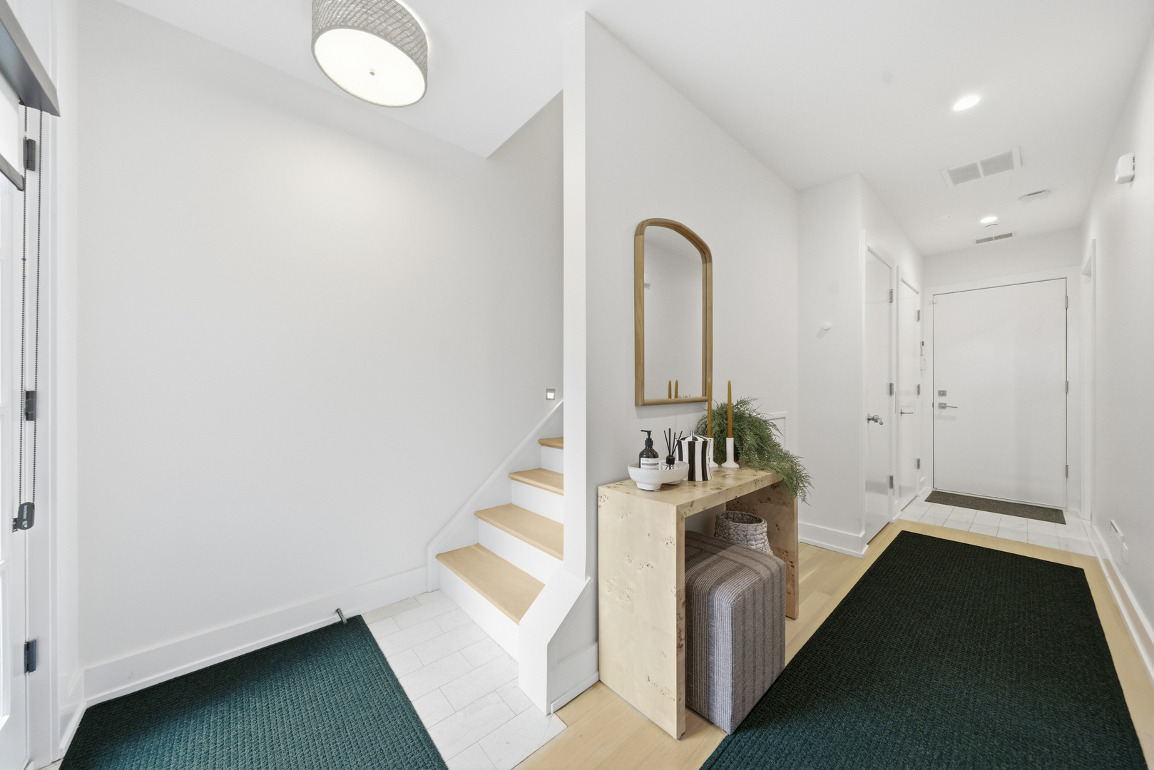 2748 N Lakewood Avenue Unit: 4