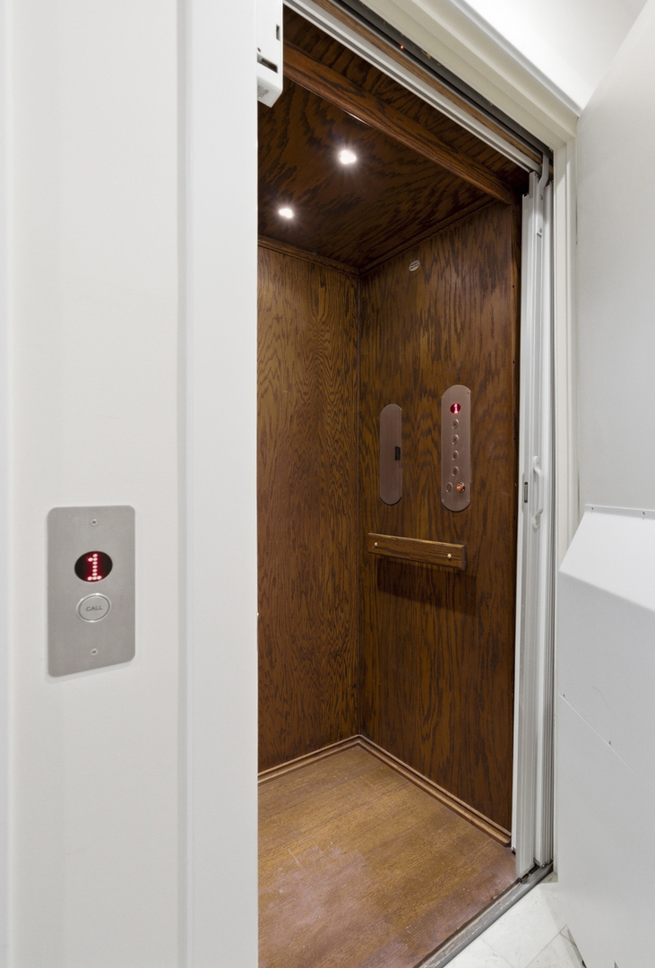 2748 N Lakewood Avenue Unit: 4