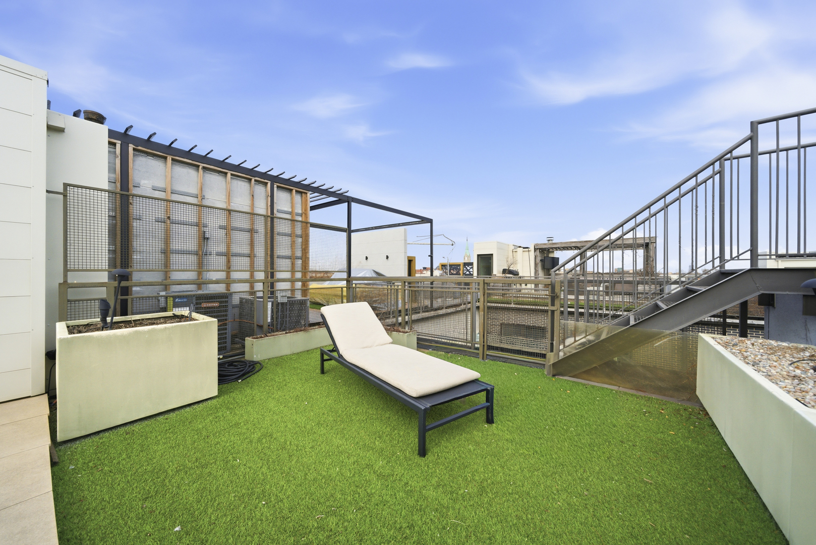 2748 N Lakewood Avenue Unit: 4