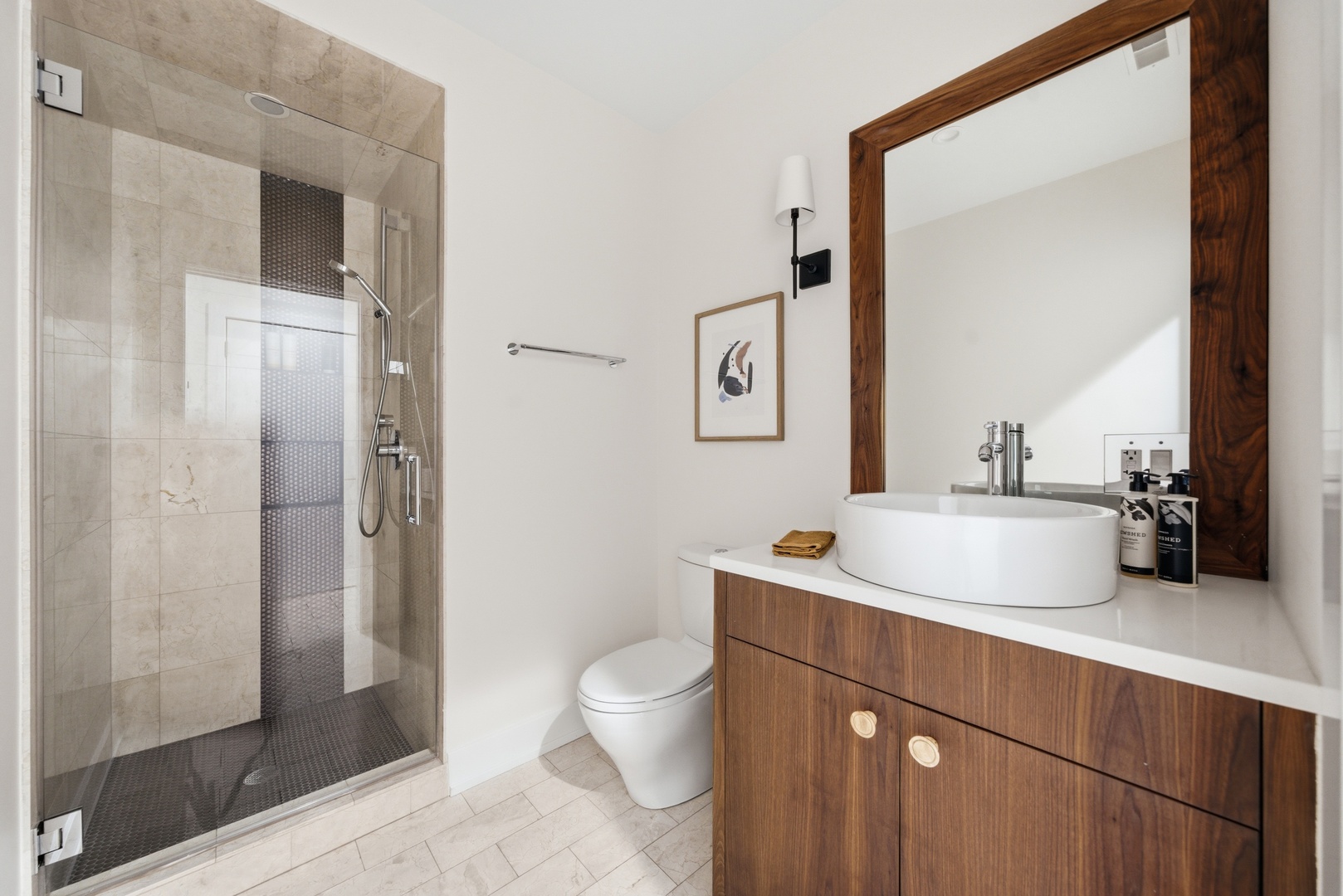 2748 N Lakewood Avenue Unit: 4