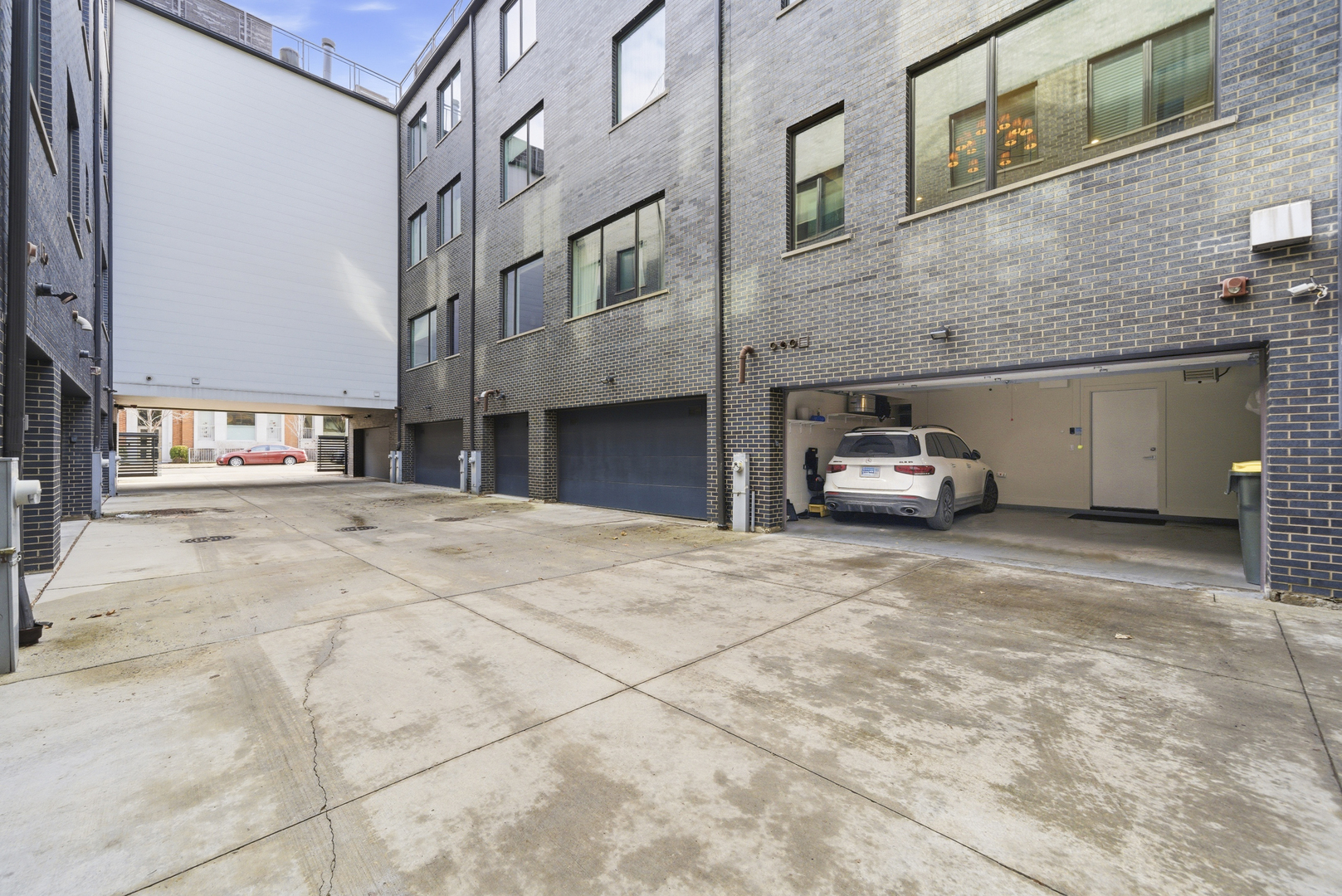2748 N Lakewood Avenue Unit: 4