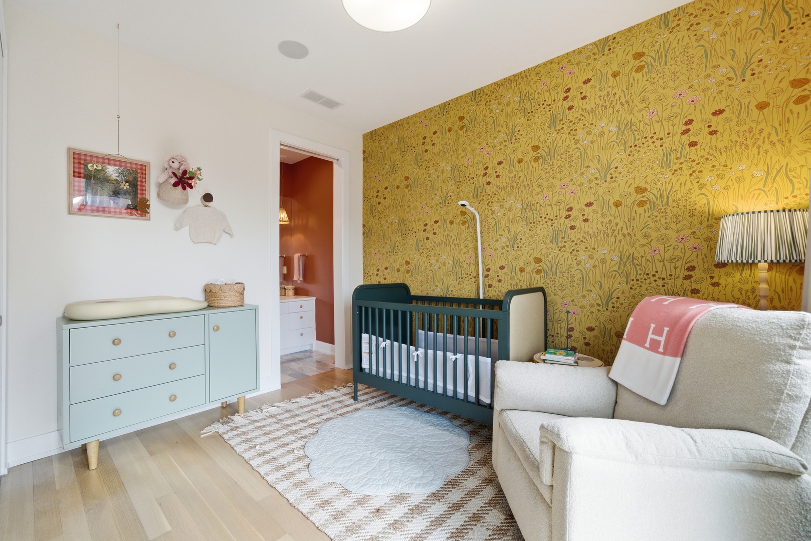 2748 N Lakewood Avenue Unit: 4