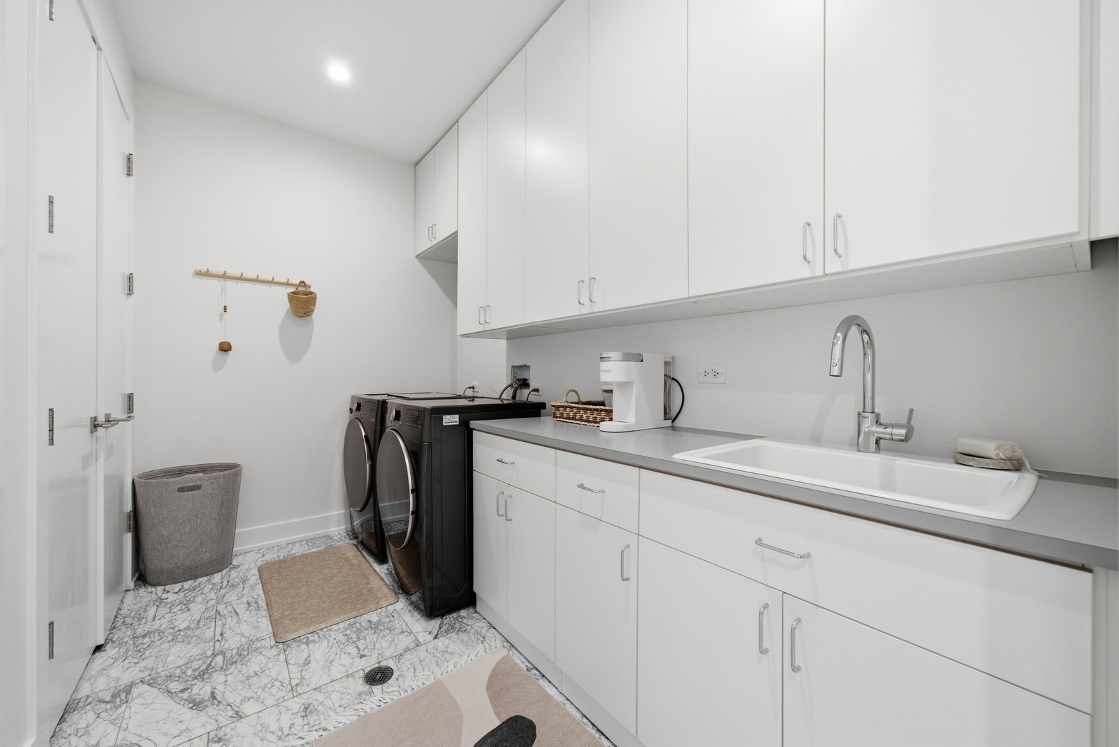 2748 N Lakewood Avenue Unit: 4