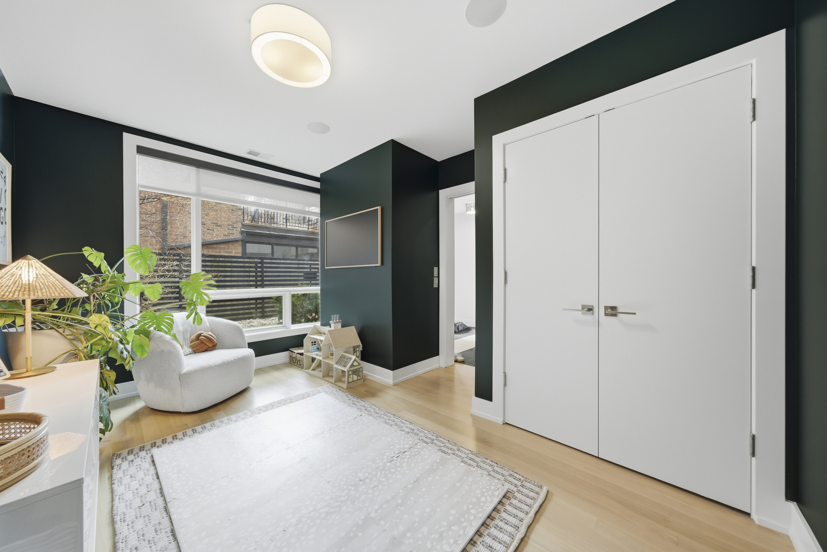 2748 N Lakewood Avenue Unit: 4