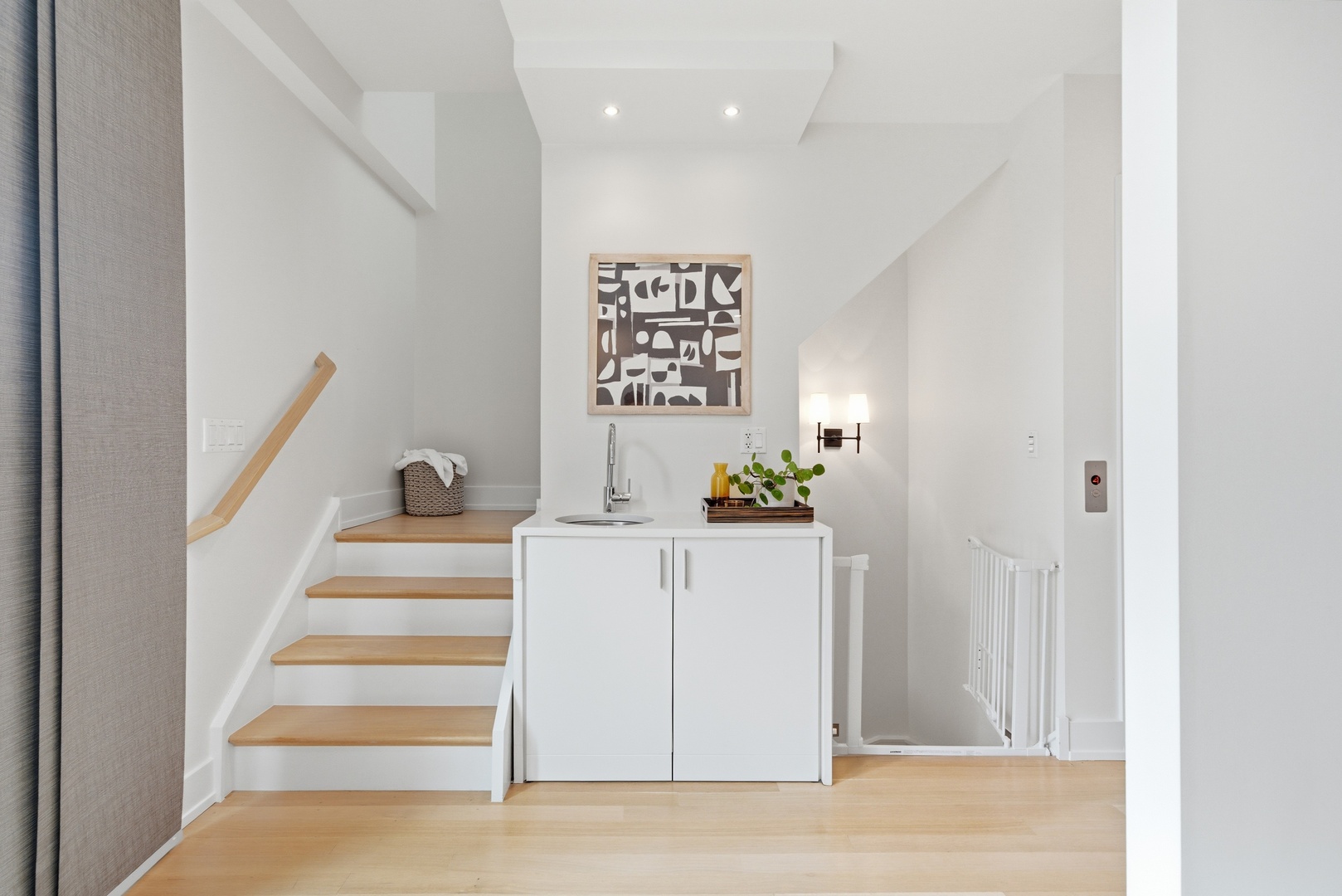 2748 N Lakewood Avenue Unit: 4