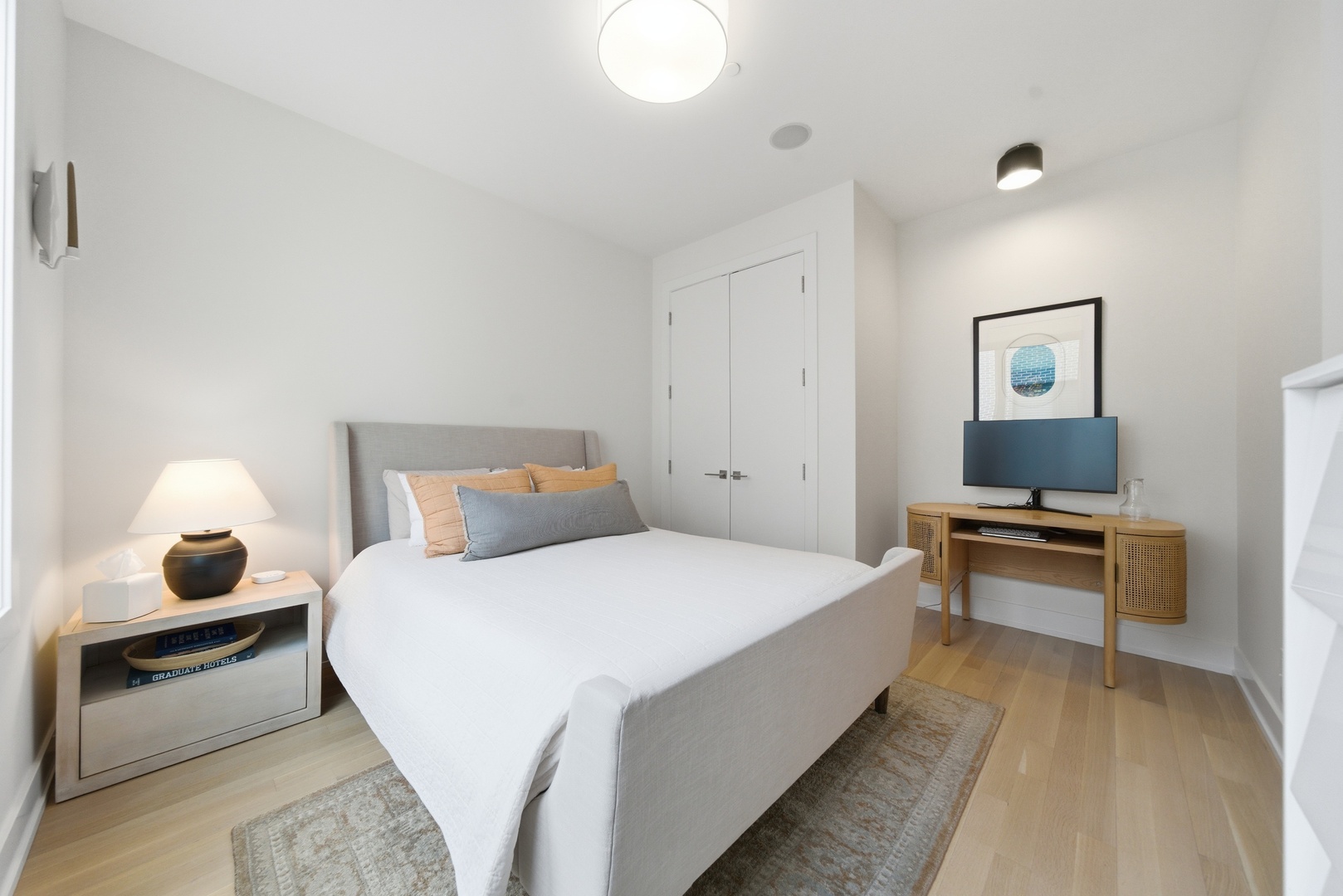 2748 N Lakewood Avenue Unit: 4