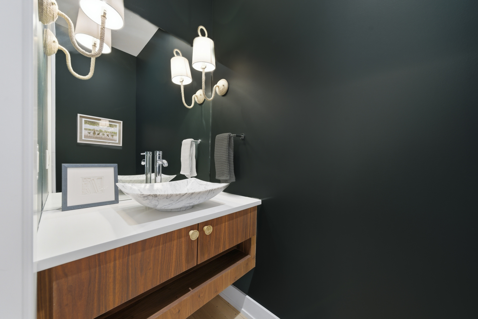 2748 N Lakewood Avenue Unit: 4