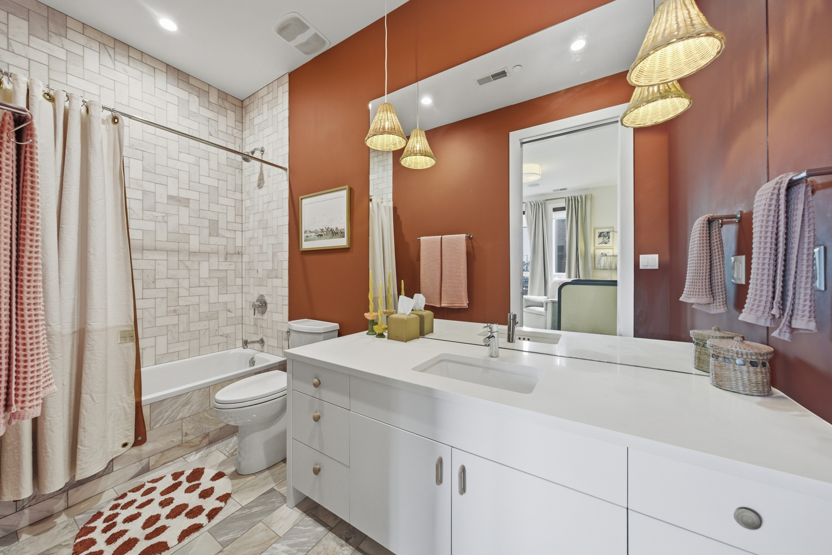 2748 N Lakewood Avenue Unit: 4