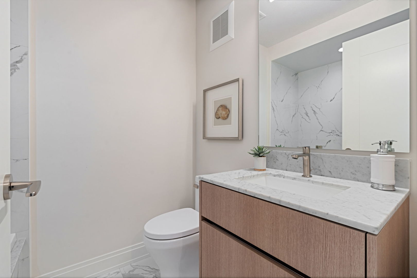 2329 N Cambridge Avenue Unit: A