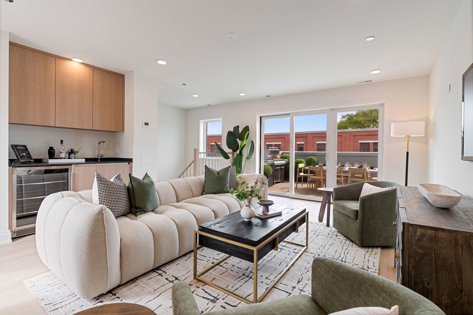 2329 N Cambridge Avenue Unit: C