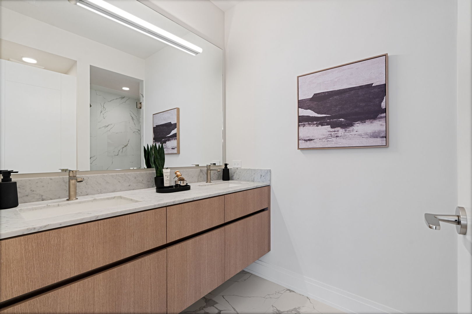 2329 N Cambridge Avenue Unit: C