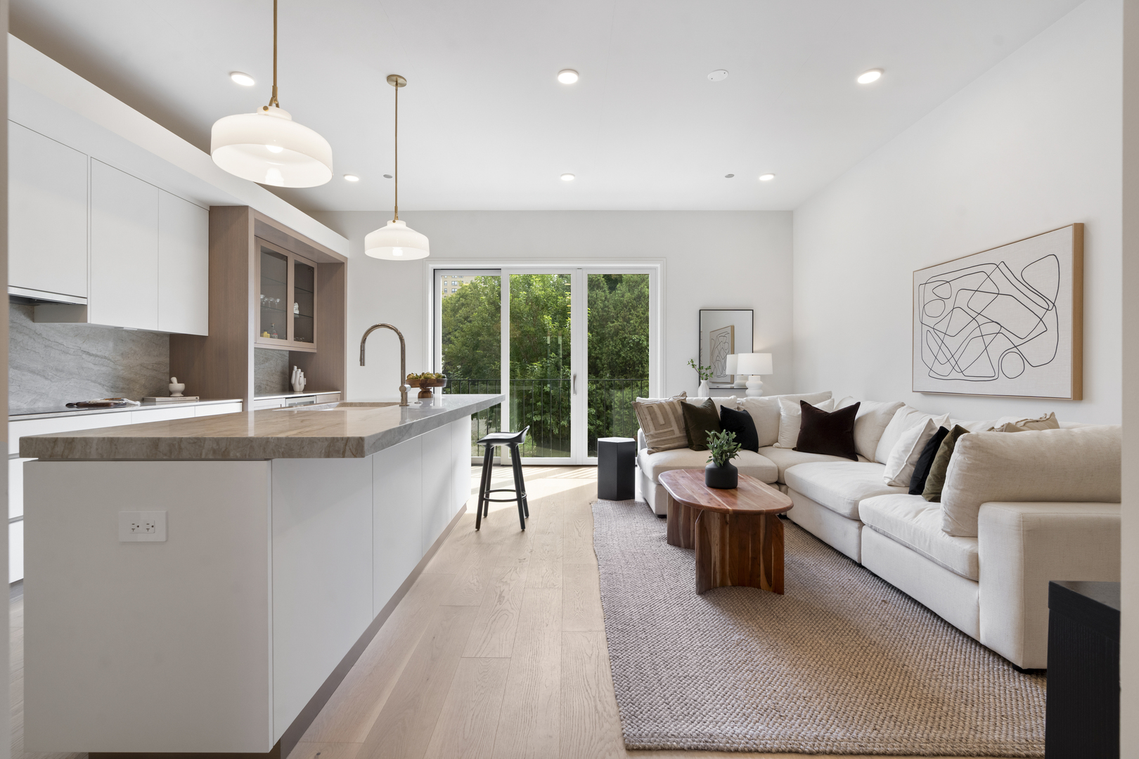 2329 N Cambridge Avenue Unit: C