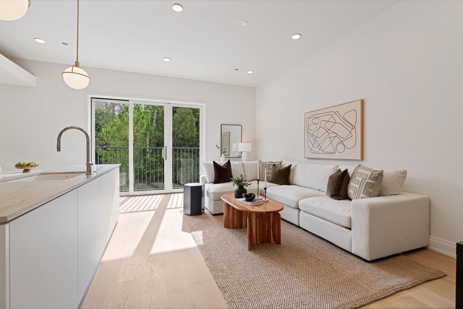 2329 N Cambridge Avenue Unit: C