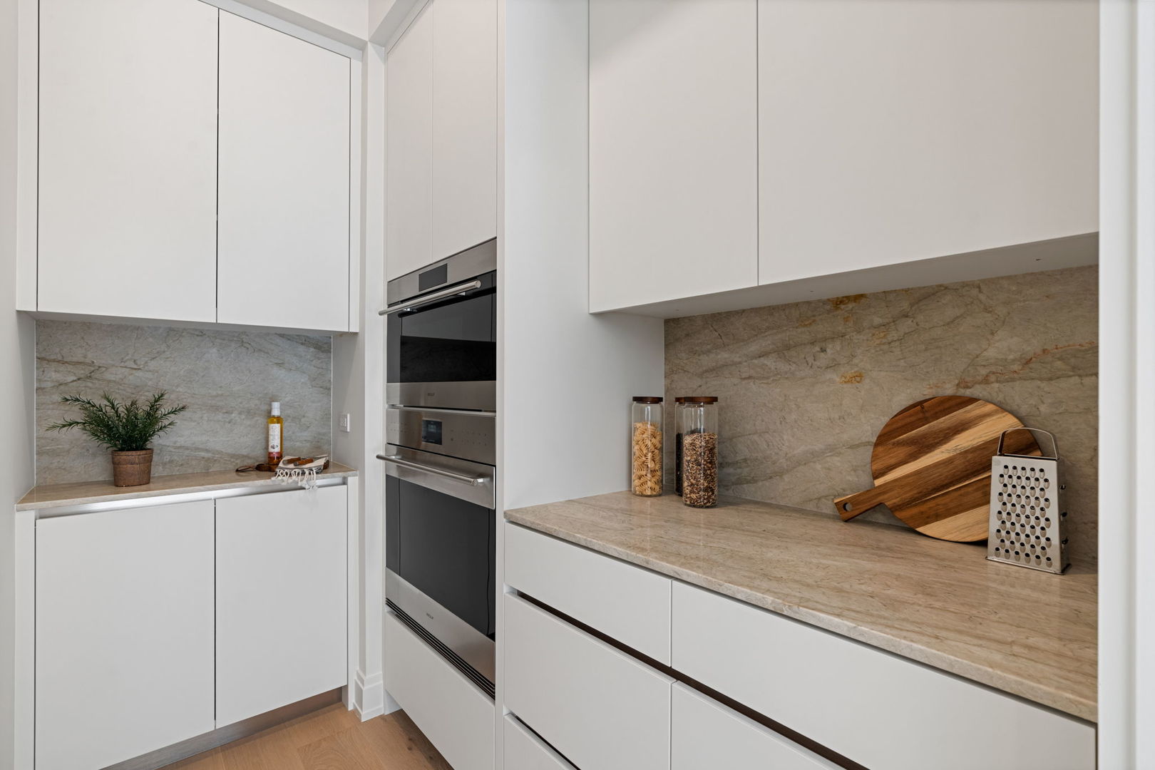 2329 N Cambridge Avenue Unit: C