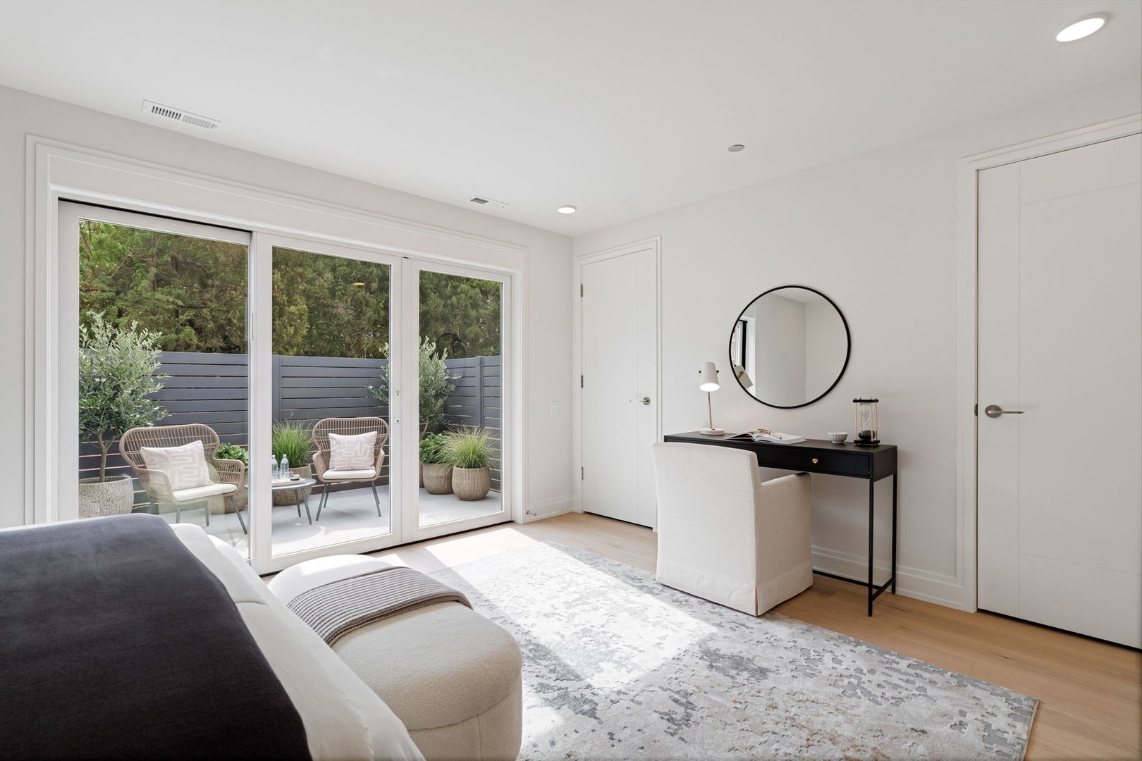 2329 N Cambridge Avenue Unit: C