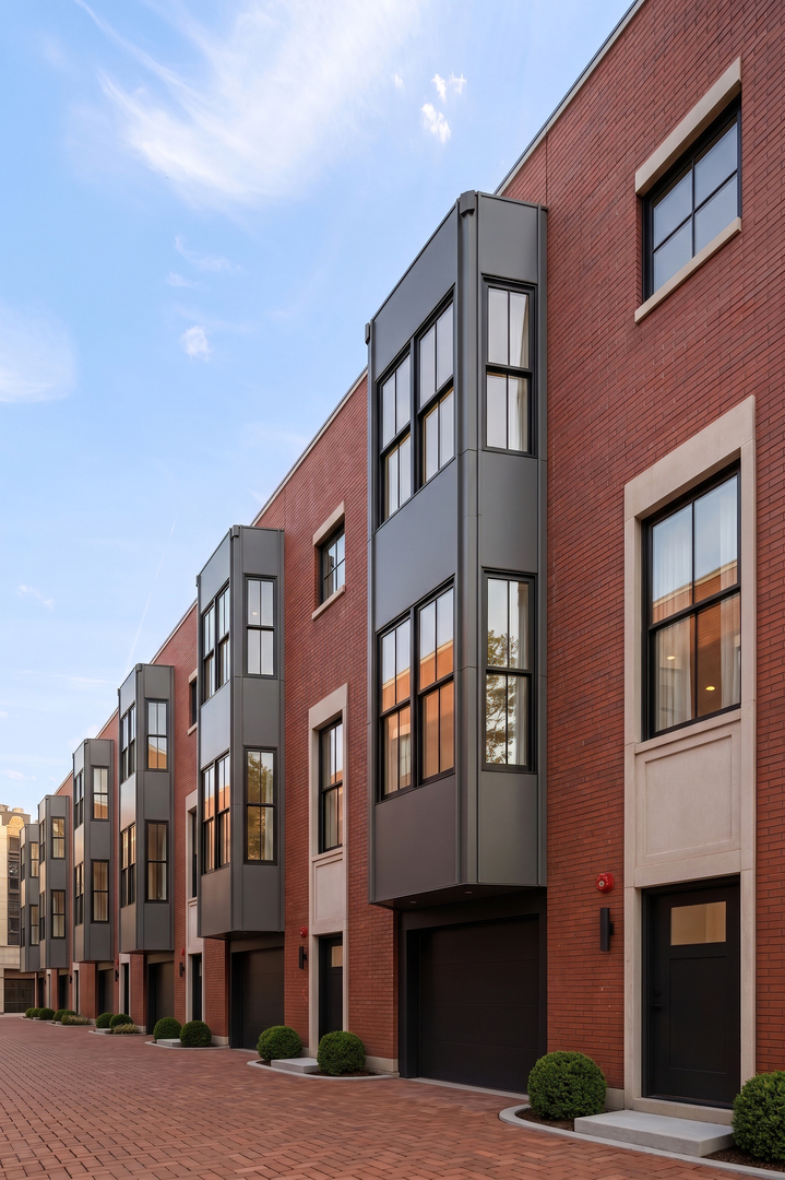 2329 N Cambridge Avenue Unit: C