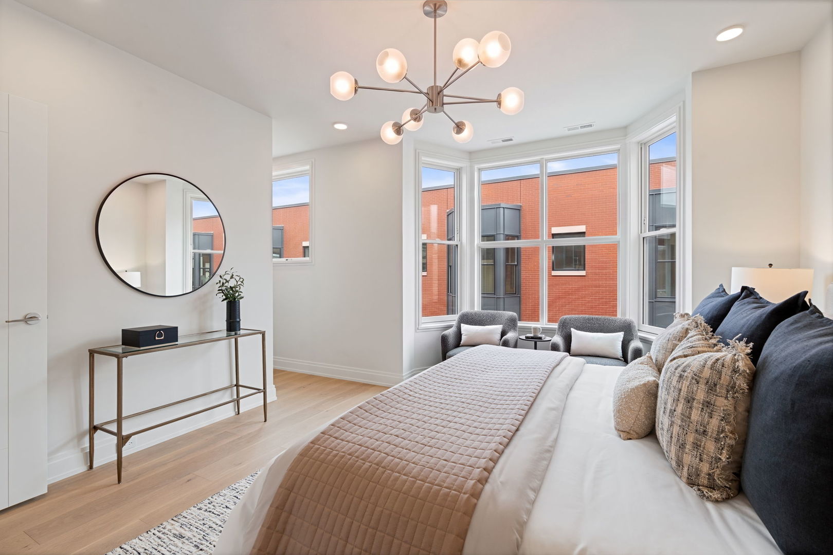 2329 N Cambridge Avenue Unit: C