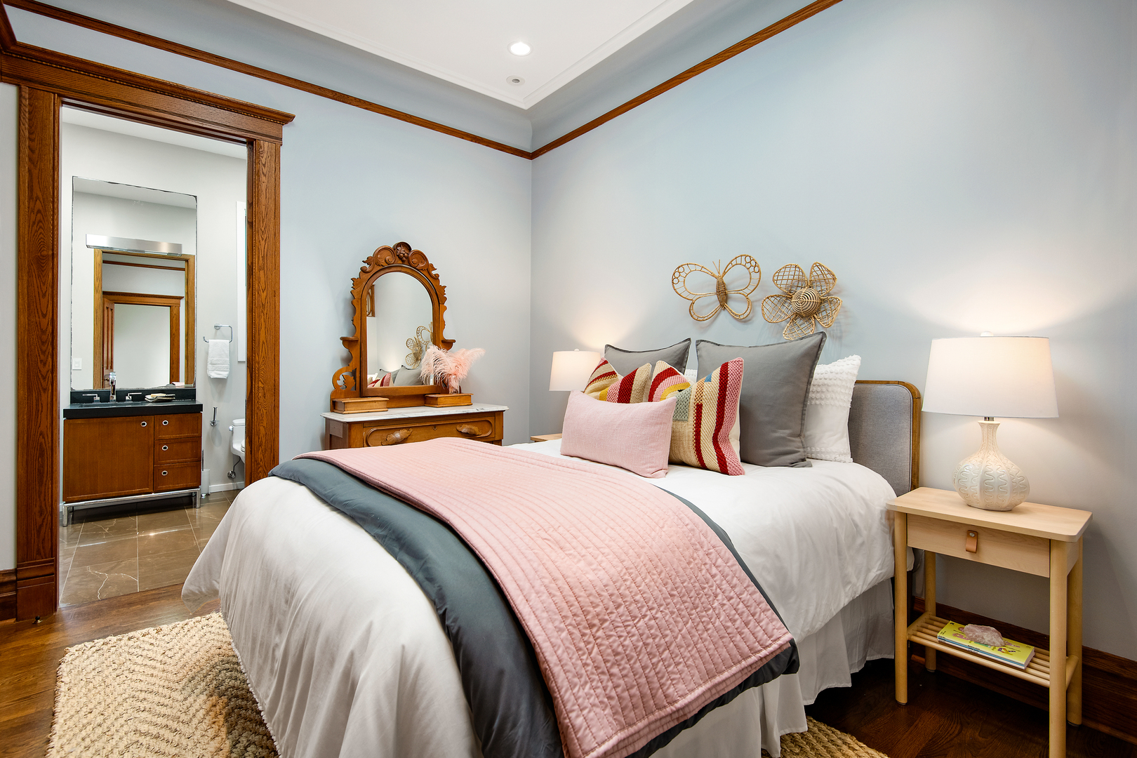 1646 N Leavitt Street