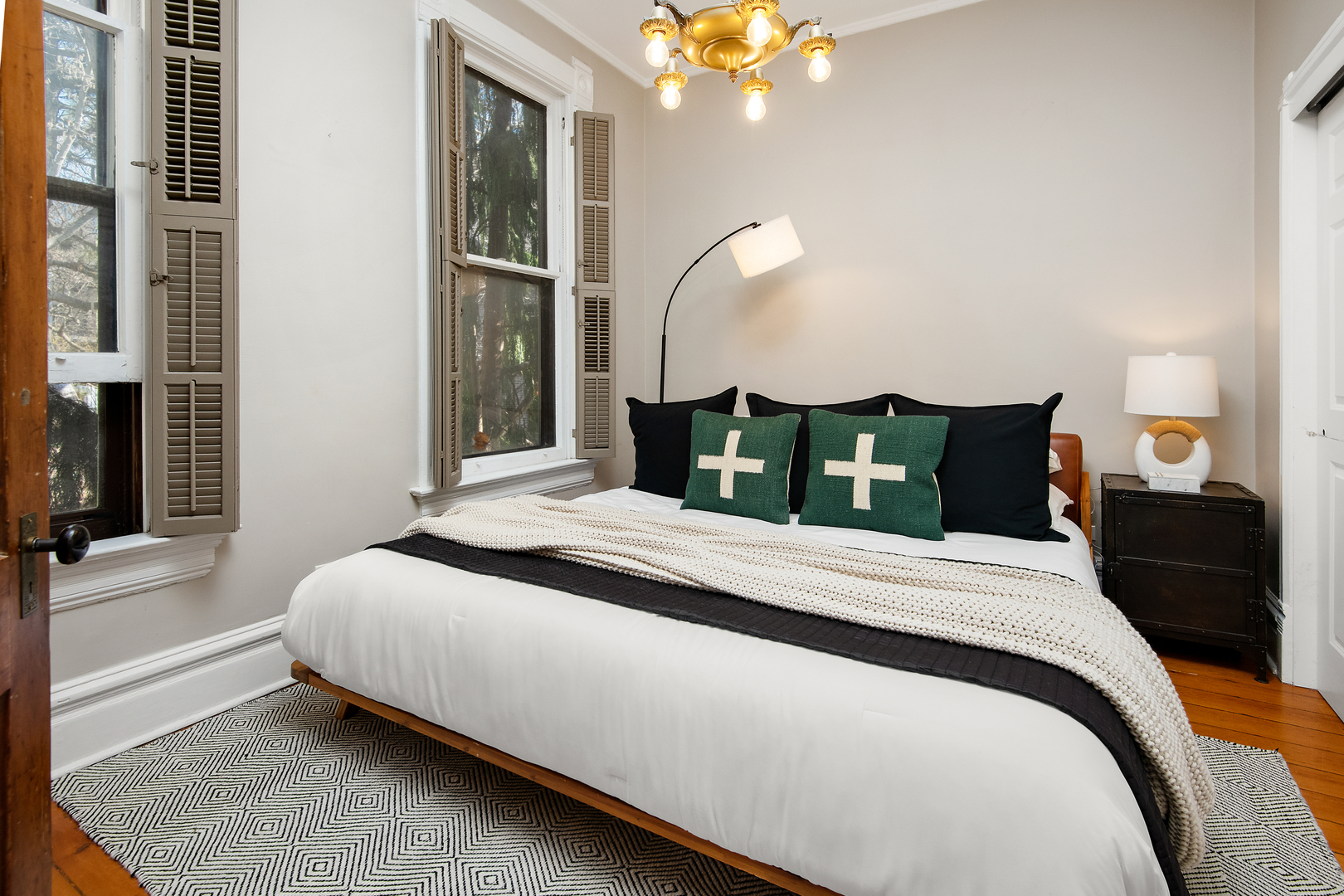 1646 N Leavitt Street