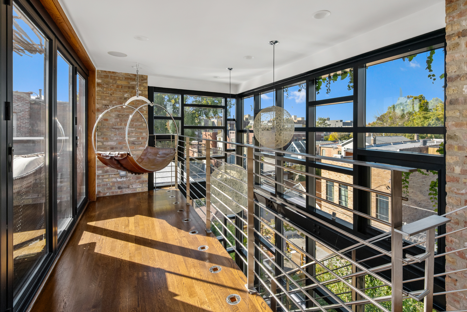 1646 N Leavitt Street