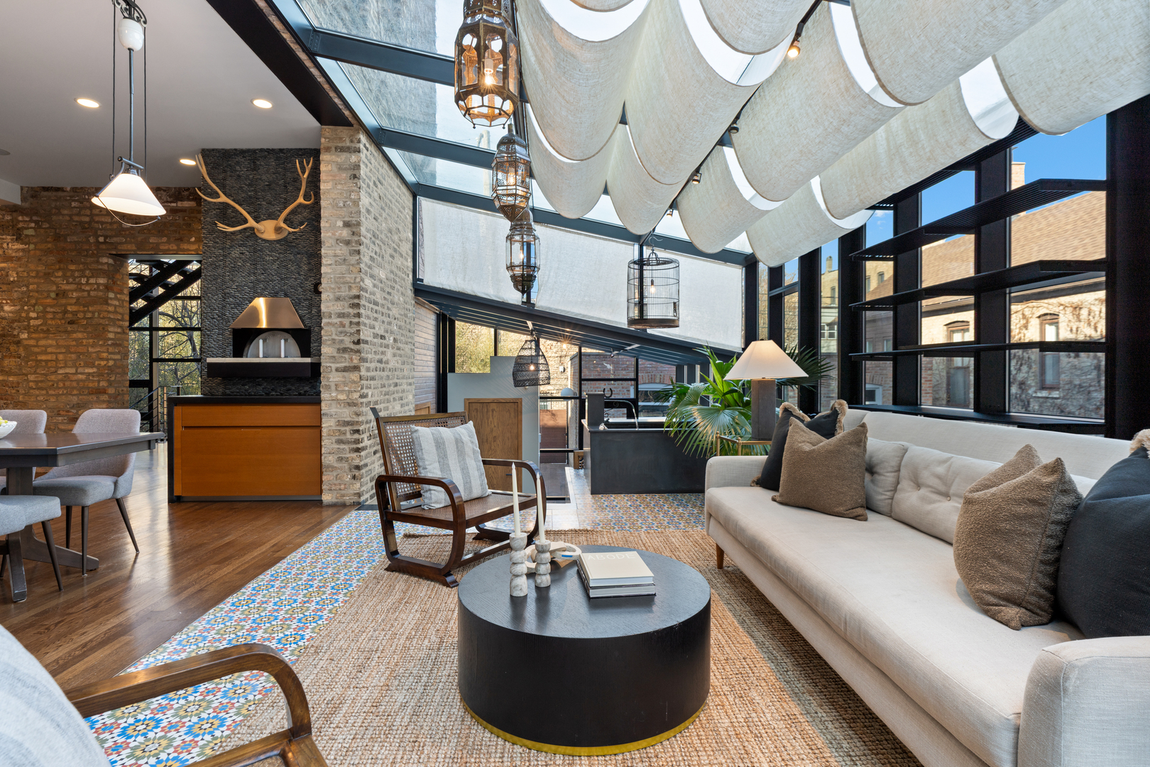 1646 N Leavitt Street