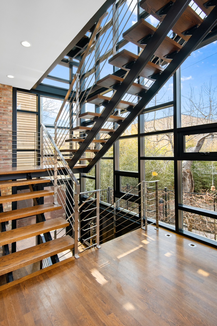 1646 N Leavitt Street