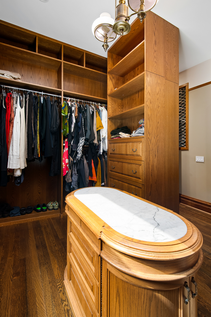 1646 N Leavitt Street