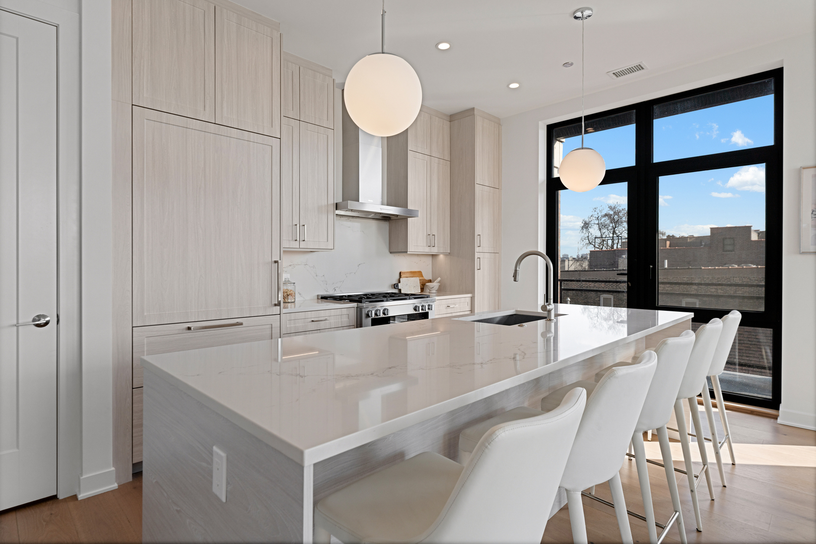 1340 W Chestnut Street Unit: 401