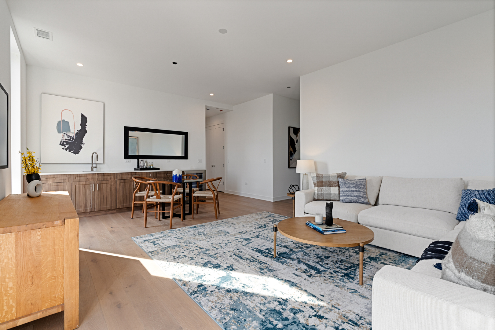 1340 W Chestnut Street Unit: 401