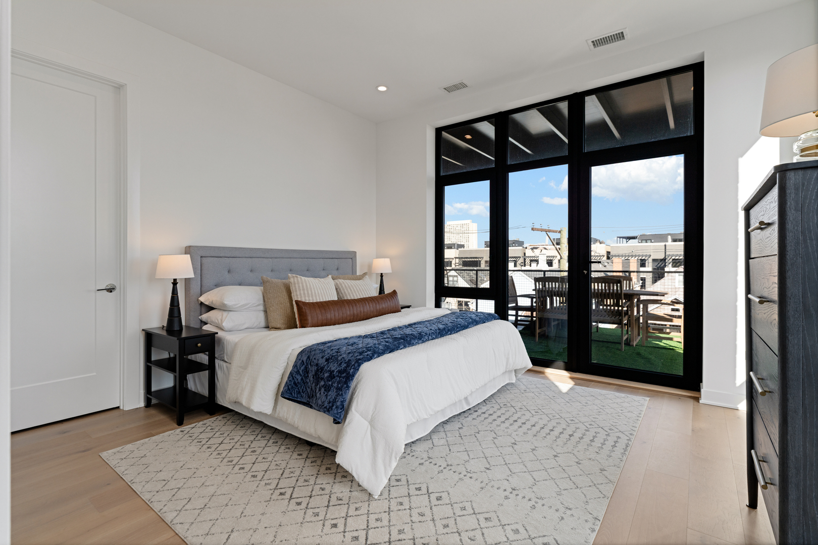 1340 W Chestnut Street Unit: 401