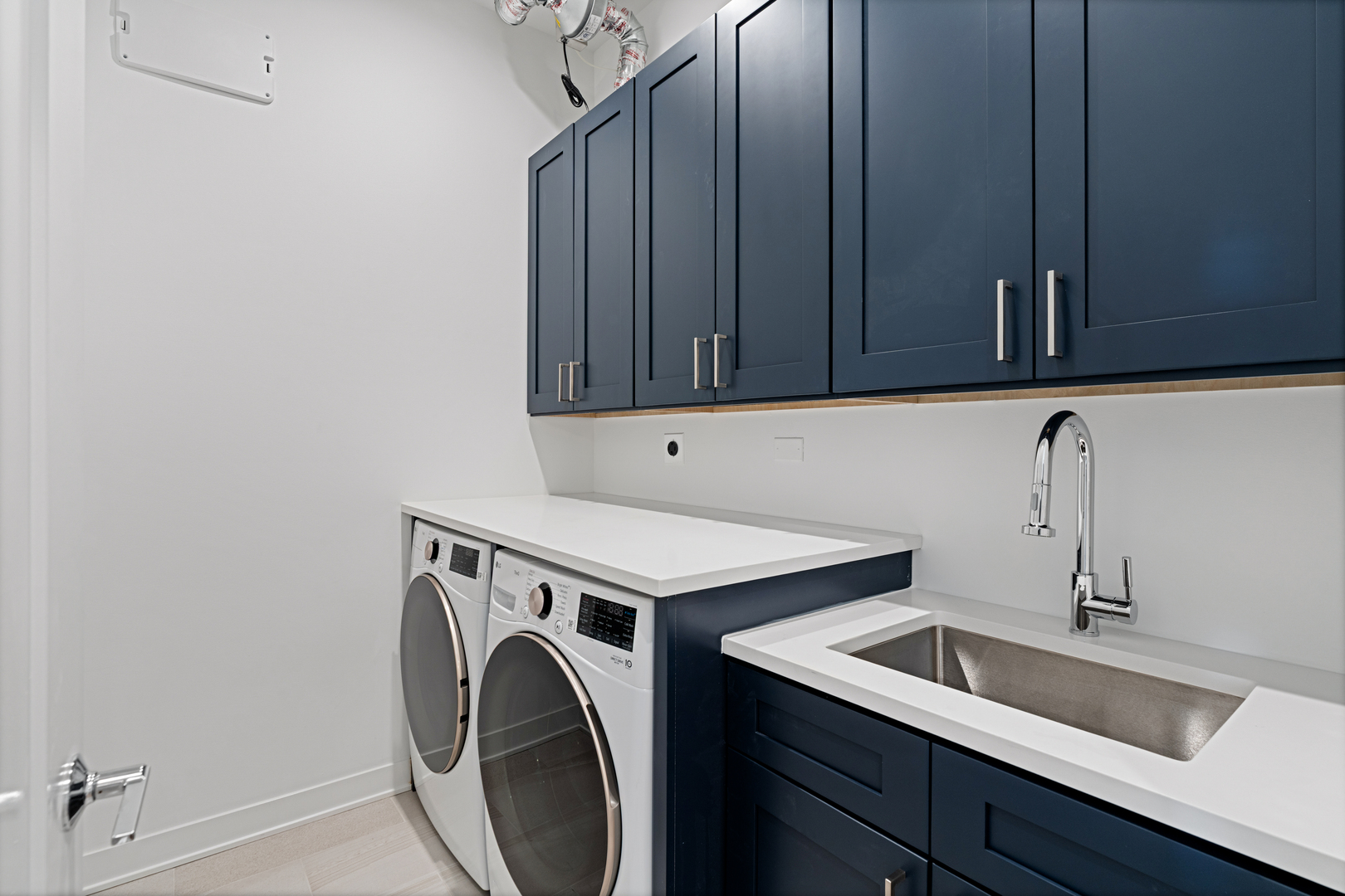 1340 W Chestnut Street Unit: 401