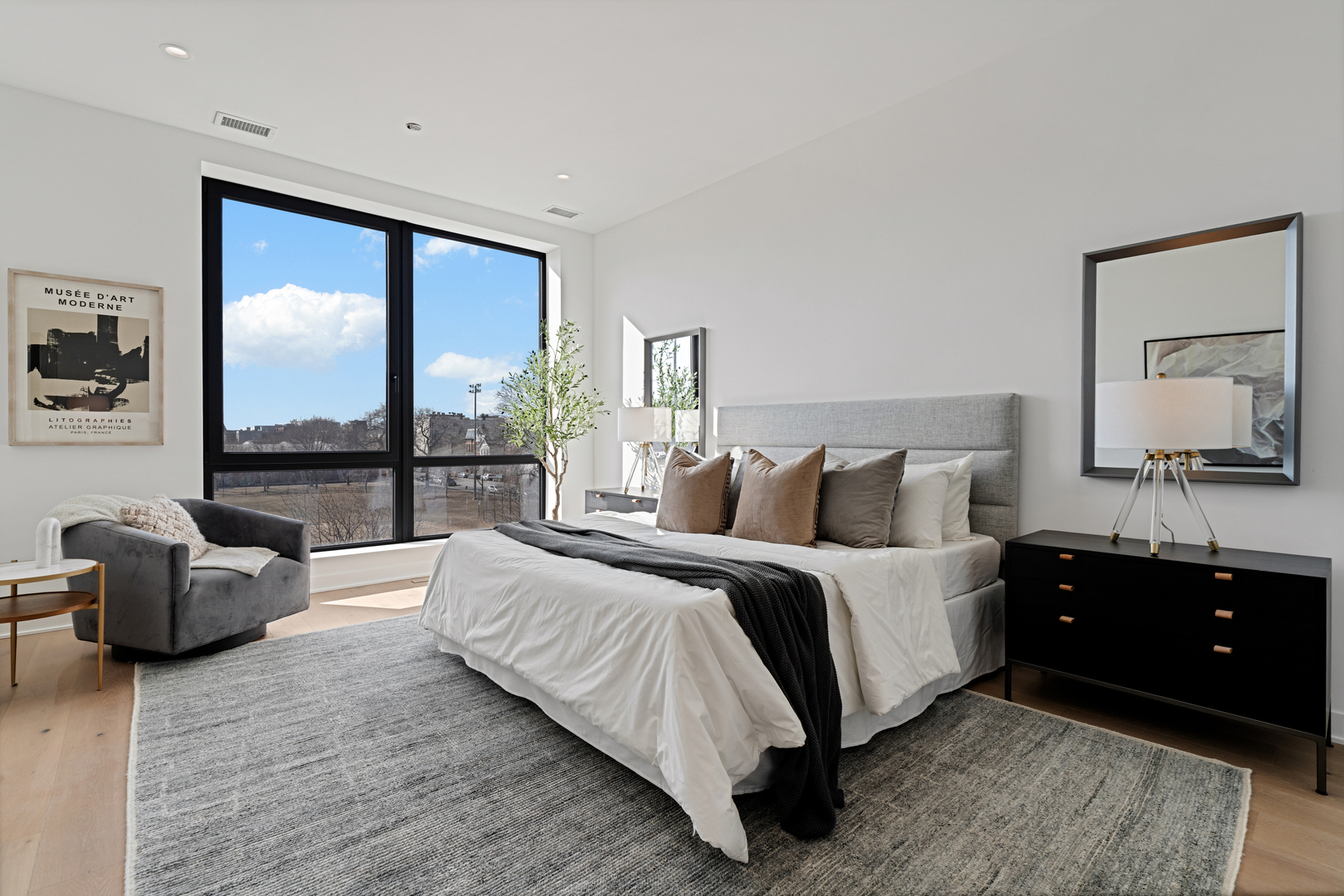 1340 W Chestnut Street Unit: 401